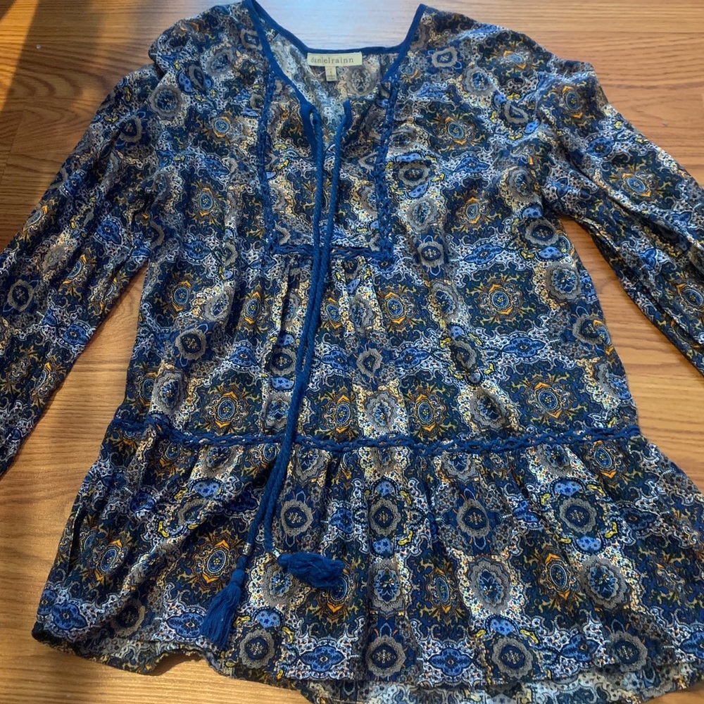 Daniel rainn size small top